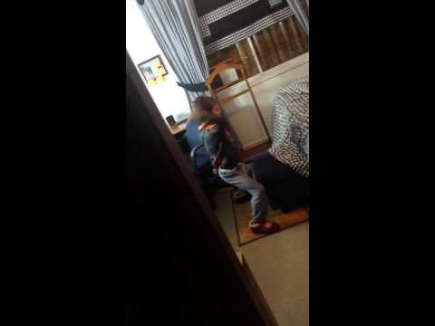 mi hermano bailando