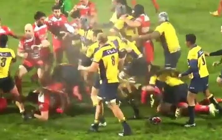 pelea_en_el_rugby-tile